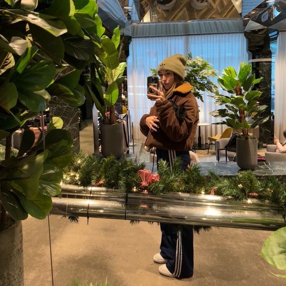 Meet your Posher, Mica - Picture 1 of 1